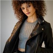 Me defino como una persona atenta, simpática y alegre que se preocupa por sus alumnos. Prefiero dar clases a niños entre 5 a 12 años pero me puedo adaptar a dar clases a nivel de secundaria.